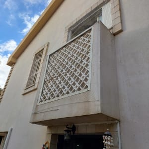 רשת על מרפסת למניעת כניסת יונים