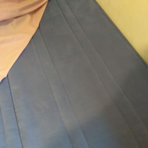 המזרן היה מלא כתמים ואי אפשר היה לישון עליו. 