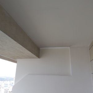 קיר ותקרה מגבס עם חיבורי פינות