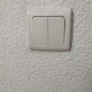 חלפת שקעים בדירה.