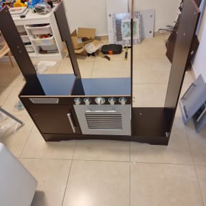 מטבח צעצוע בהרכבה עם כלים וארגז כלים