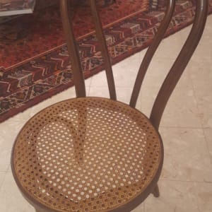 כיסא עץ עם מושב קלוע מעץ