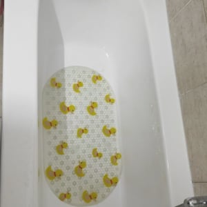 שטיחון אמבטיה עם ברווזים צהובים