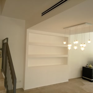 מדפי גבס בקיר 