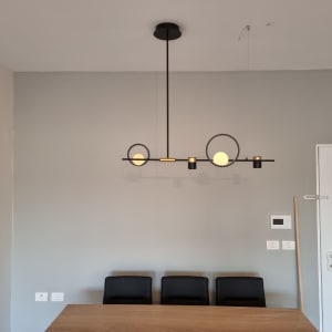 מנורת תקרה מודרנית עם שלושה גופי תאורה עגולים