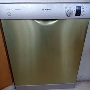 מדיח כלים בוש סדרה 2 עם כפתורי שליטה