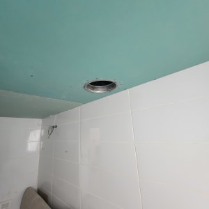 פתח עגול בתקרה להתקנת מיזוג אוויר