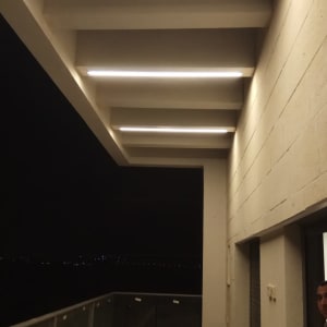 תאורת לד מותקנת בתקרה חיצונית