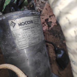 משאבת מים עם תווית טכנית של חברת NOCCHI