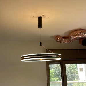 מנורת תקרה עגולה עם תאורה תלויה