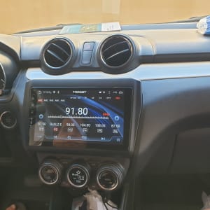 מערכת מולטימדיה ברכב עם תצוגת רדיו