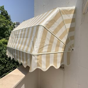 סוכך פסים בצבע בז