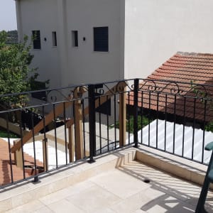 פתיחת פתח והתקנת שער