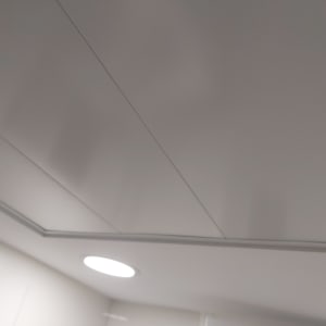 תקרת גבס עם תאורה שקועה עגולה