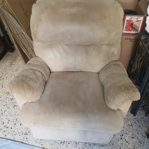 כורסה בצבע בז