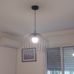 מנורת תקרה עם כיסוי מתכת עגול