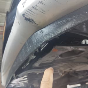 פגוש רכב עם שריטות ונזק קל