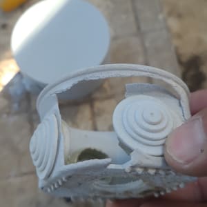 חלק פלסטיק שבור של דוד שמש