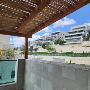 רשת הגנה על פרגולה למניעת כניסת יונים