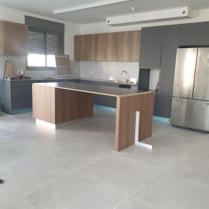 אי( נגרות עדיין בלי שיש)