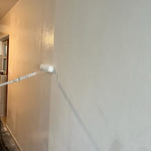 גליל צבע צובע קיר בלבן