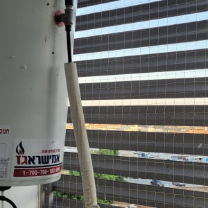 דוד שמש עם צינור ומערכת למניעת יונים