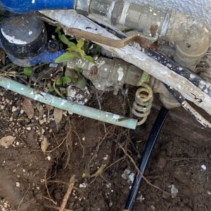 צינורות מים, ברזים וחיבורים במערכת אינסטלציה