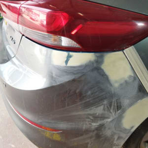 תיקון פגוש אחורי עם שפכטל ומסקינג טייפ