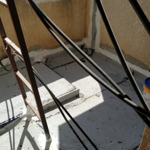 איטום גג עם חומרי איטום סביב צינורות