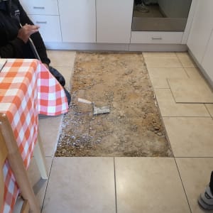 במהלך התיקון במטבח