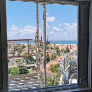 רשת הגנה על חלון למניעת כניסת יונים