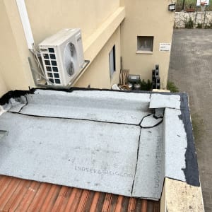 איטום גג עם יריעות ביטומניות ואיטום זפת שחור