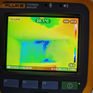 תמונה תרמית על מסך מכשיר פלוק