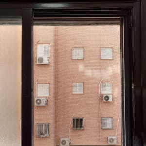 מסגרת חלון אלומיניום עם רשת נגד יתושים