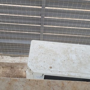 רשת מתכת למניעת כניסת יונים על מזגן