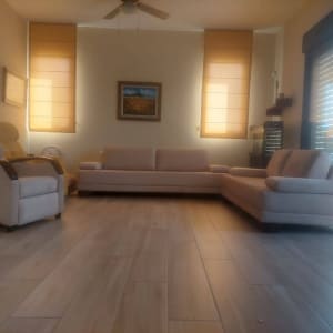 ספות מרופדות בסלון מואר עם רצפת עץ