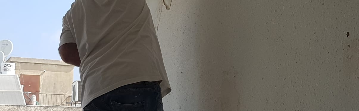 החלקת קירות עם שפכטל