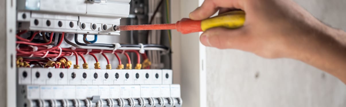 בדיקת לוח חשמל