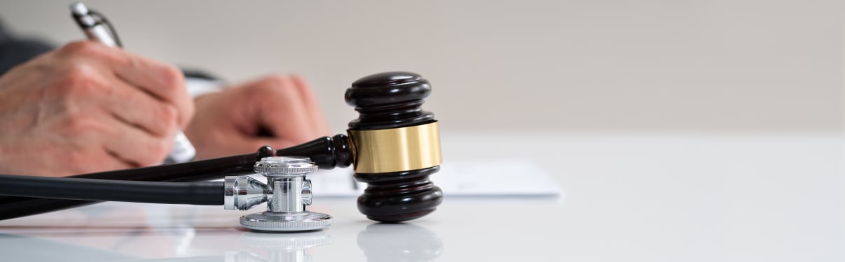 עורך דין מגיש תביעת רשלנות רפואית