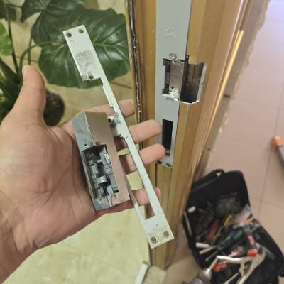 יד מחזיקה מנעול דלת, כלים בתיק עבודה