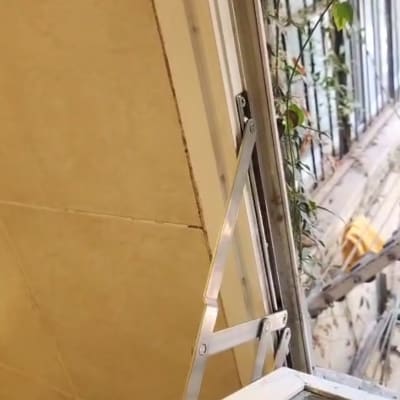 מנגנון פתיחה וסגירה של תריס חלון