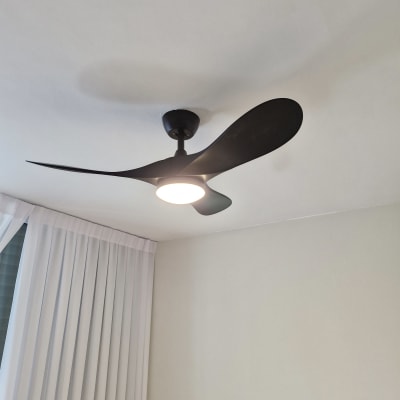 מאוורר תקרה עם תאורה מובנית