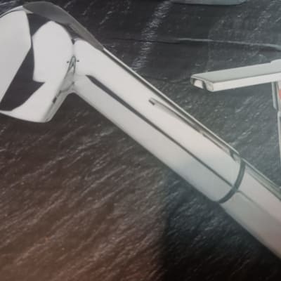 ברז כרום מבריק עם ידית מתכת