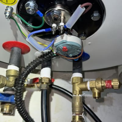 חיבורים וצינורות בדוד שמש