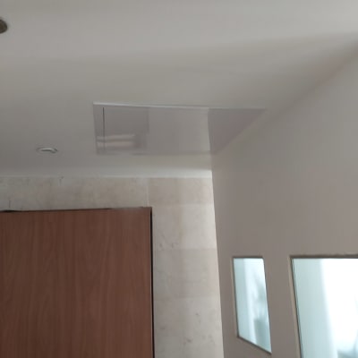 תקרת גבס עם פתח מרובע