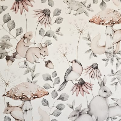 חיות יער, פרחים ופטריות על רקע בהיר