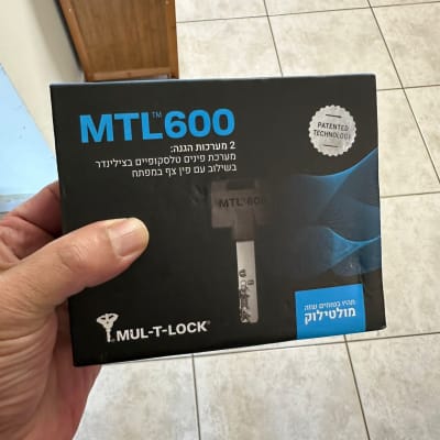 אריזת מנעול מולטילוק MTL600 על רקע רצפה