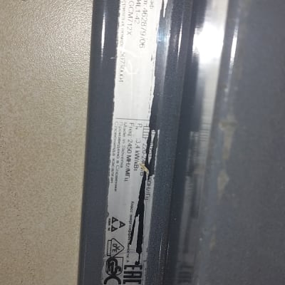 תווית מוצר חשמלי עם פרטי דגם והספק