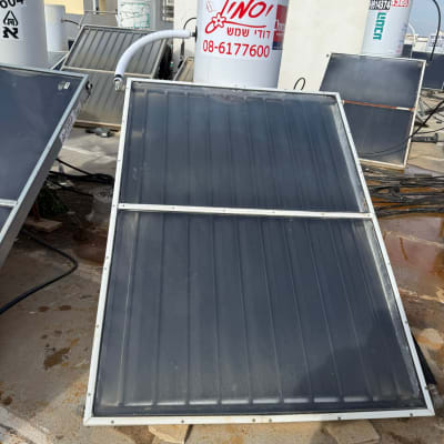 דודי שמש ומערכות סולאריות על גג