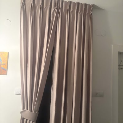 וילון בצבע בז